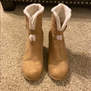 Women’s Fuzzy high-heeled boots size 10